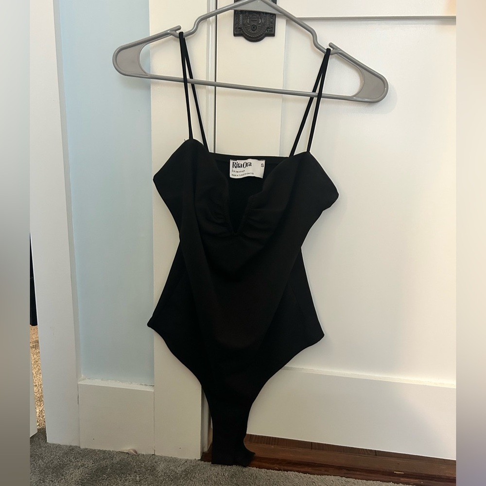 women’s black body suit